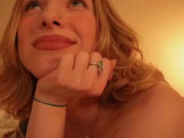 peach_in_stockings
